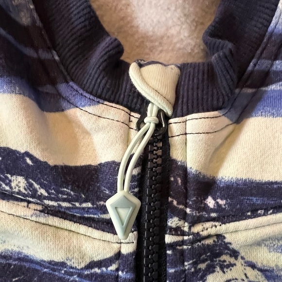 IVIVVA LULULEMON GIRLS SIZE 12 BLUE MOUNTAIN PATTERN ZIPPERED JACKET/HOODIE - Picture 3 of 10